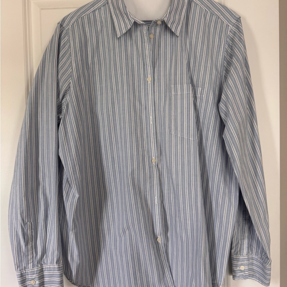 GAP women’s  Light Blue Striped Button-Down Shirt